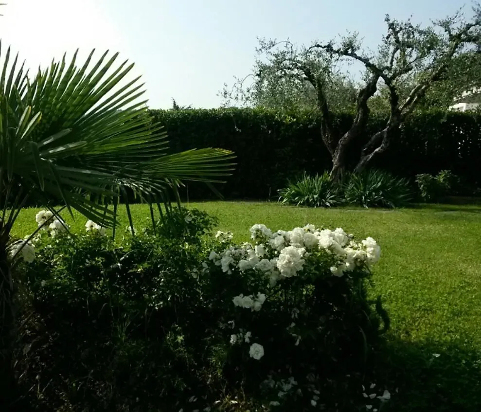 Stunning & Lovely Villa Manuela Salo 0*,  Italy